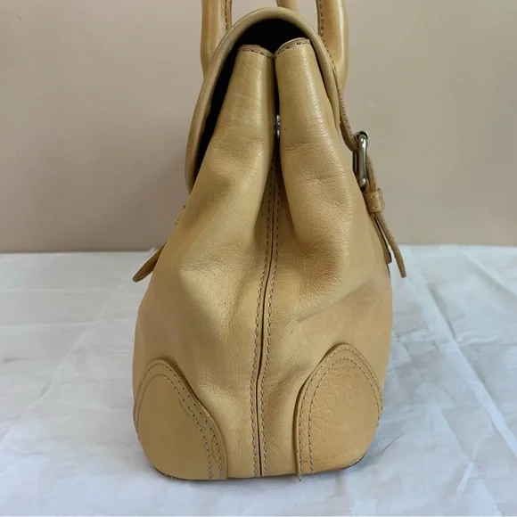 Vintage Fossil Leather Shoulder Bag | Tan with Silvertone Hardware - Picture 3 of 16